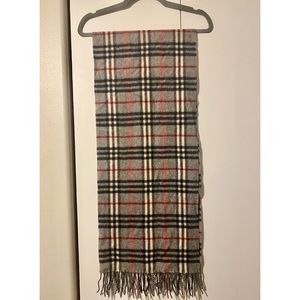 Burberry Scarf - Cashmere - Classic!